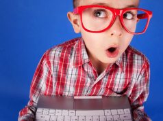Novodobá nástraha internetu! Netýka sa aj vášho dieťaťa? chlapec s počítačom